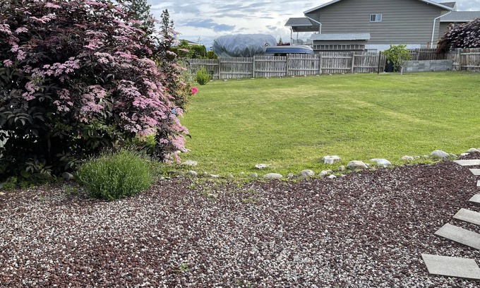 Okanagan-Similkameen House | Private Suite with Parking: Ideal for Families and Accessibility