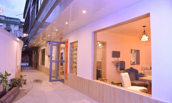 Qixing Hostel | Discover Guilin Cyan Box Hostel: Family-Friendly Retreat