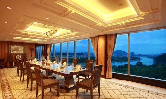 Xiufeng Hotel | Discover the Guilin Lijiang Waterfall Hotel: 4-Star Retreat