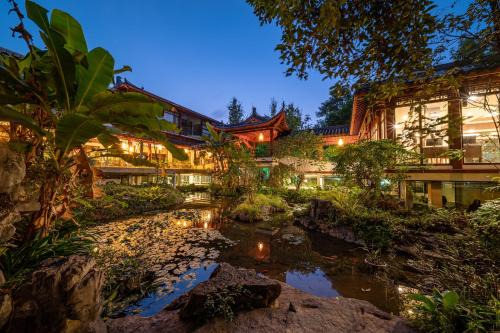 Qixing Resort | Serene Guilin Zizhou Panorama Resort with Oceanfront Views
