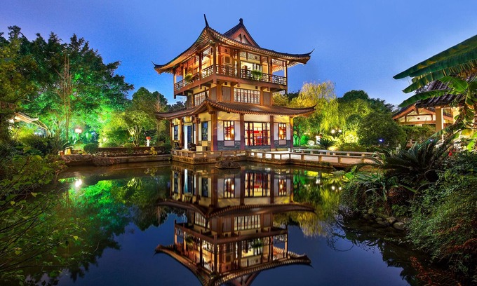 Guilin City Centre Hotel | Elegant Guilinyi Royal Palace: Family-Friendly with Pool
