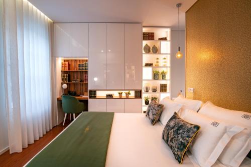 Guimaraes Apartment | Discover GuimaGold: 4-Star Stay with Family-Friendly Perks