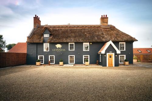 Icklingham Hotel | Discover the Cozy Guinness Arms: 4-Star, Pet-Friendly Stay