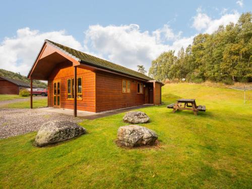 Glen Urquhart Ski Chalet | Top-Rated Chalet Loch Meiklie: Family & Pet-Friendly Retreat