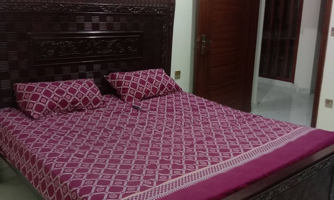 Gujrat House | Gujrat Guest House: Ideal for Families and Professionals