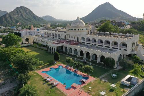 Pushkar Hotel | Gulaab Niwaas Palace: 4-Star Retreat with Oceanfront Bliss