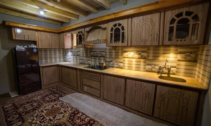 Gulmit Apartment | Gulbast House: Family-Friendly Stay with Breakfast Included