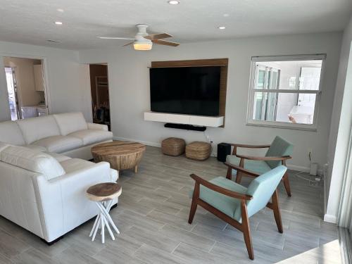 Yacht Club House | Family-Friendly Villa Dolphin Sunset with Pool and Gulf Access