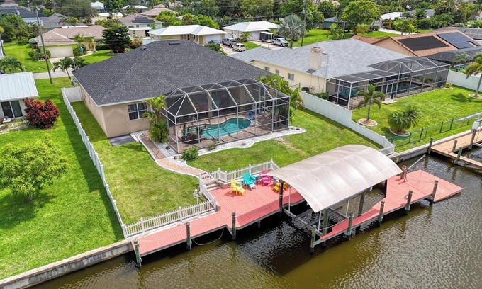 Caloosahatchee House | Seaside Escape in Cape Coral: Enjoy Heated Pool & Kayaks