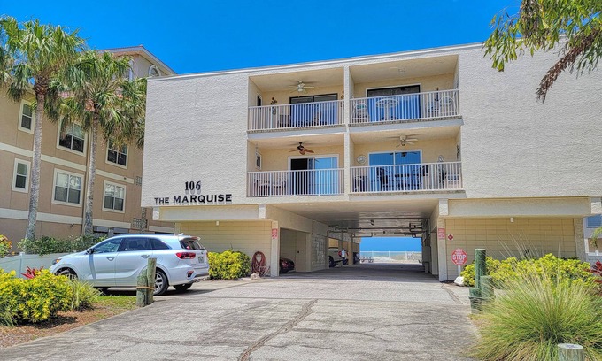 Independence Square Condo | Inviting Gulf Views & Walk to Dining - Guest Rated 9.8!