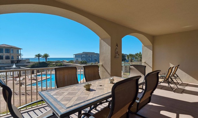 Santa Rosa Beach Condo | Beachfront Bliss with Gulf Views and Seasonal Beach Service