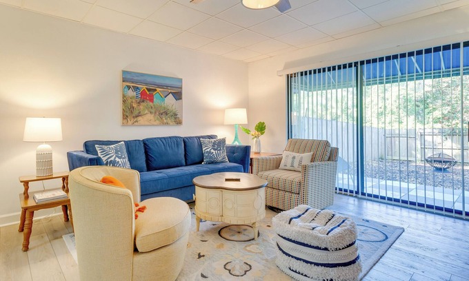 Pensacola Condo | Unwind at Gulf Breeze Escape: Patio & Pool Access