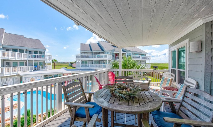 Port Aransas Condo | Gulf Breeze Hotel | Relaxing Pool & Breathtaking Gulf Views