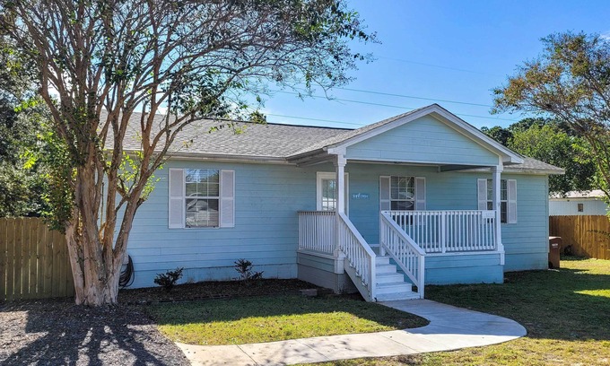 Gulf Breeze House | Gulf Breeze Home: Family-Friendly Retreat Near Pensacola Beach