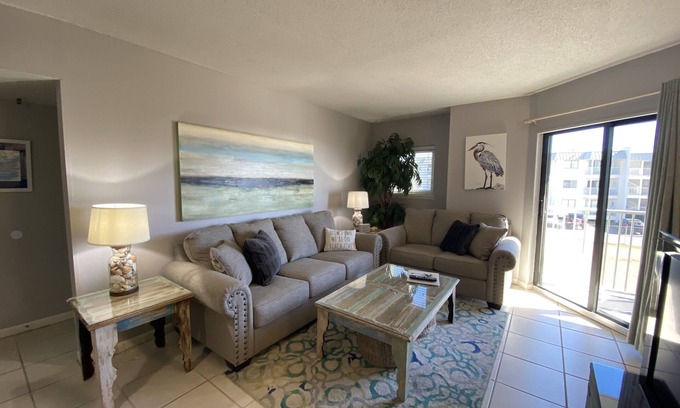 Fort Morgan Condo | Beachfront Gulf Coast Condo with Ocean Views & Pool Access