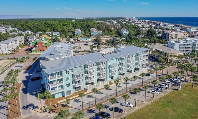 Gulf Place Condo | Gulf Dreams: Oceanfront Retreat with Balcony View