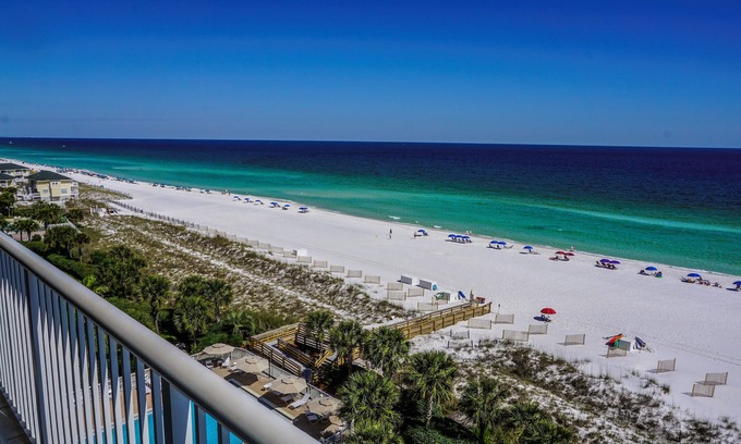 Holiday Isle Condo | Beachfront Condo with Large Balcony & Private Pool Oasis
