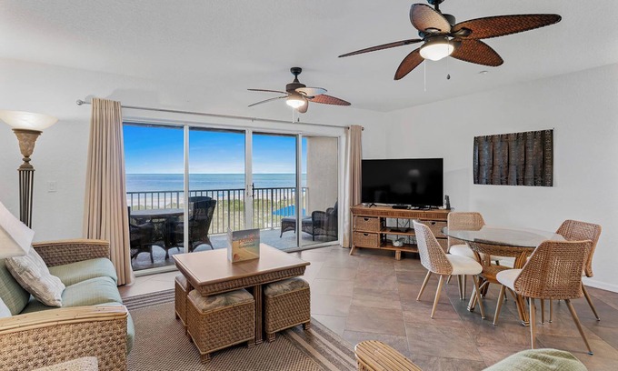 Independence Square Condo | Ocean View Condo Steps from Dining & Relaxation