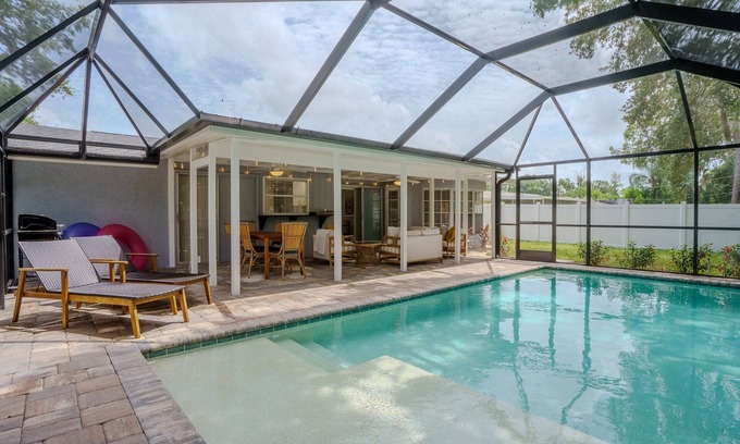 Gulf Gate Woods House | Discover The Breakwater: Remodeled Gulf Gate Bungalow