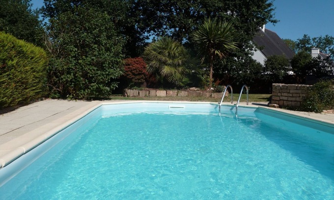 Plougoumelen House | Bright House by Gulf of Morbihan with Private Pool & Ocean Views