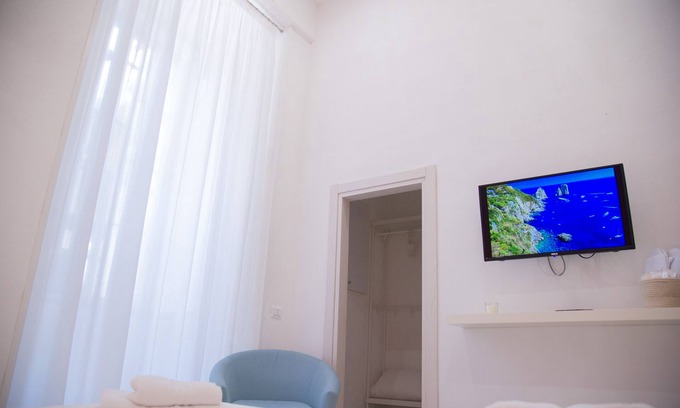 Mergellina House | Discover Gulf Palace in Mergellina: Family-Friendly Stay