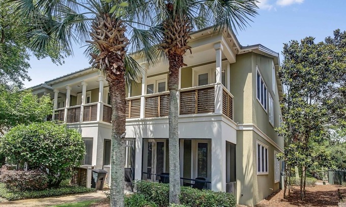 Gulf Place House | Experience Gulf Place "Shore to Please" with Pool & Ocean View