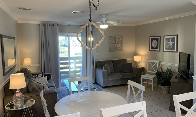 Gulf Shores Condo | Beachside Gulf Shores Condo with Pool and Pet-Friendly Perks