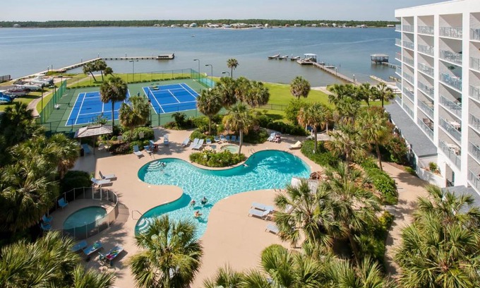 Gulf Shores Apartment | Top-Rated Gulf Shores Surf and Racquet Club 402B Amenities