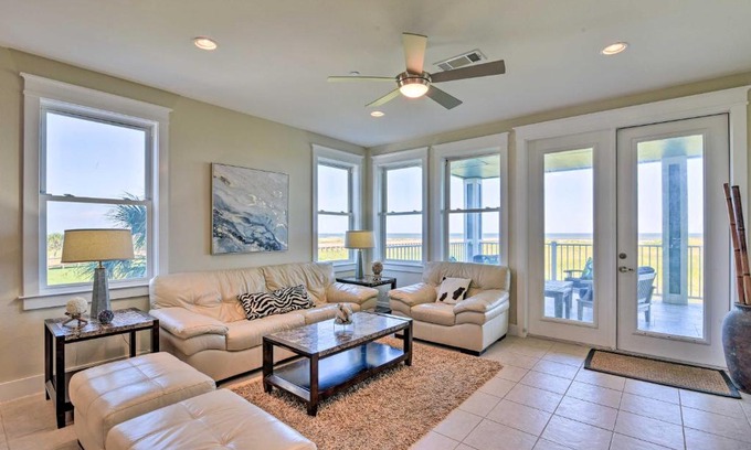 Red Fish Cove Apartment | Coastal Resort Condo with Beach Access and Pool Amenities