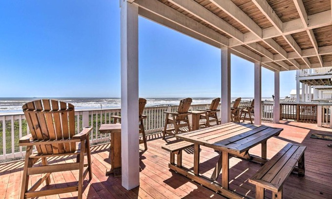 Freeport House | Pet-Friendly Surfside Beach Home with Ocean Views Await!