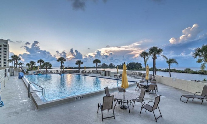 Hudson Apartment | Scenic Gulf-View Hudson Condo with Pool in Waterfront Resort