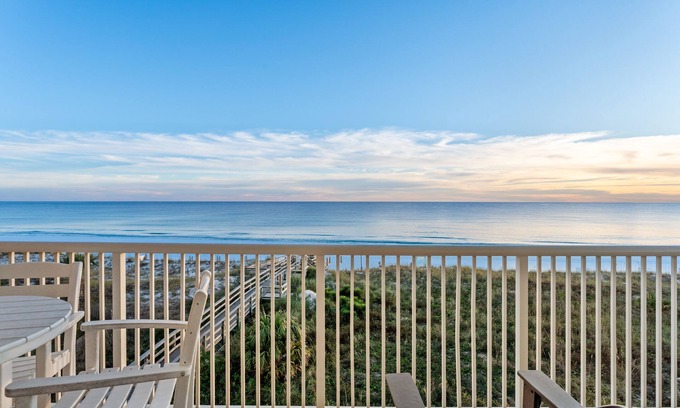 Fort Walton Beach Condo | Beachfront Bliss at Gulfside 402 - Top Rated Ocean View!