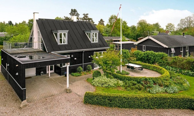 Vejlby Fed House | Gullan Hotel: Oceanfront Retreat with Spa & Family Amenities