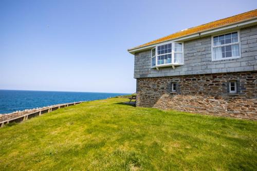 Port Isaac House | Discover Gulland: 4-Star Gem with a 9.7/10 Review Score