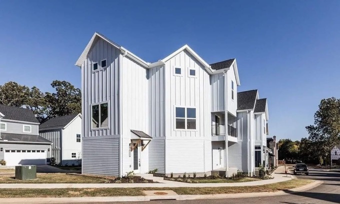 Fayetteville House | Gulley Grove Game Day: Ideal Stay Near U of A & Downtown