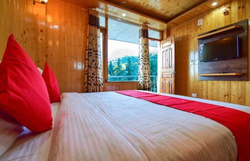 Theog House | Cozy Gulmarg Height Homestay in Kufri for Families & Pets