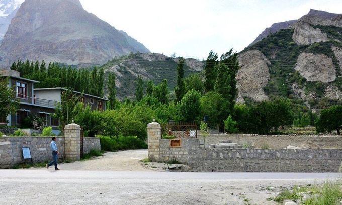 Gulmit Hotel | Explore Gulmit Tourist Inn: Family-Friendly Retreat Awaits