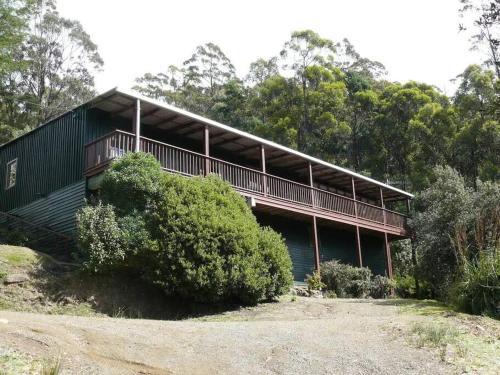 Woodbridge House | Welcoming Gumleaves Bush Retreat: Family-Friendly Escape