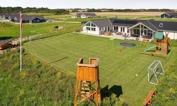 Spøttrup House | Gunbritt: All-Inclusive Oasis with Private Pool & Ocean Views