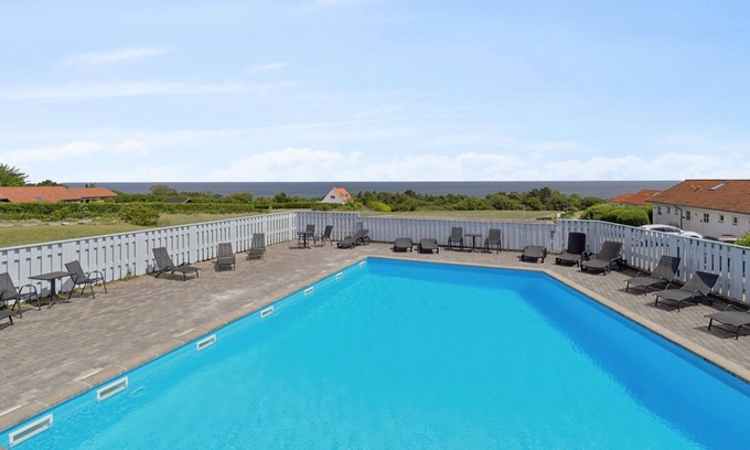 Sandkaas Apartment | Relax at Gunhilde: Poolside Retreat Near the Ocean