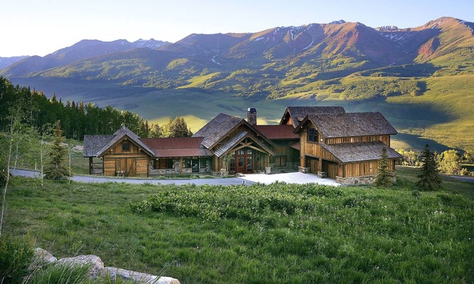 Crested Butte House | Experience Ski-in/Ski-Out Bliss with Hot Tub & Game Room