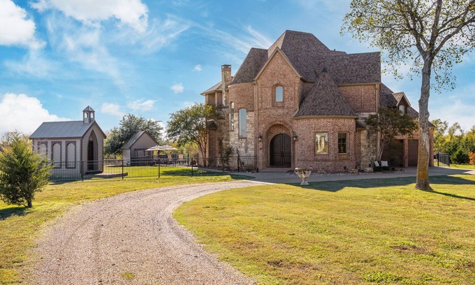 Weston House | Gunter Gathering Place - Scenic Views Near Wedding Venues