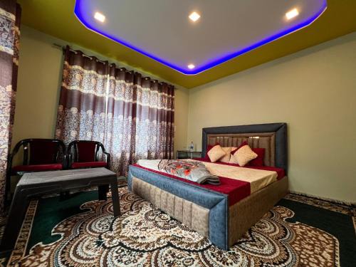 Gulmarg Hotel | Budget-Friendly Gurez Guest House with Pool & Restaurant