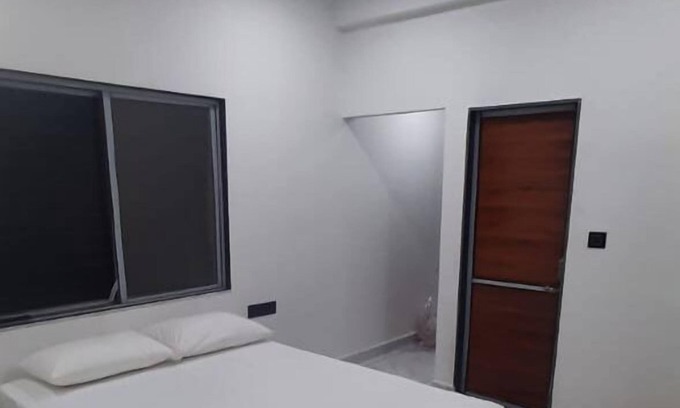 Rajpipla Hotel | Gurukrupa Yatri Niwas