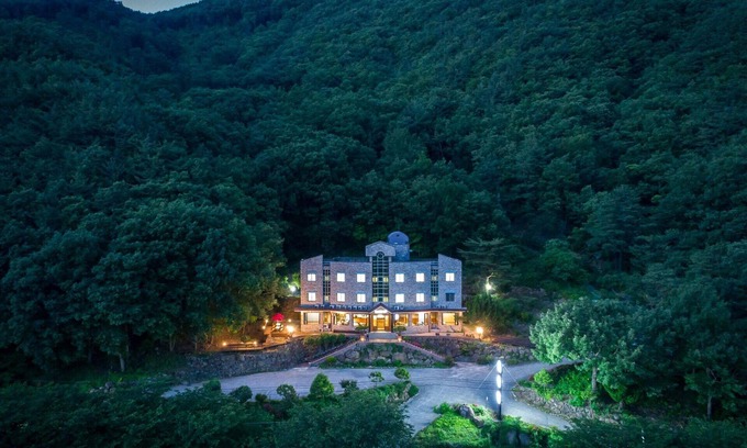 Pungyang-myeon Hotel | Eco-Friendly Family Retreat at Gurye Huni Hotel