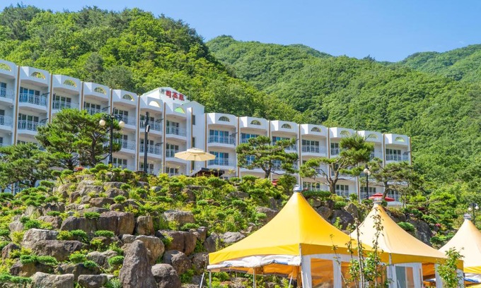 Gurye Resort | Inviting Gurye Junsung Resort: Family-Friendly with Kitchen