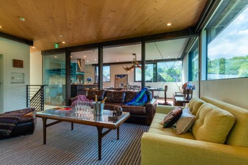 Hirafu Villa | Relax at Gustav's Hideaway by H2 Life with Hot Tub Access