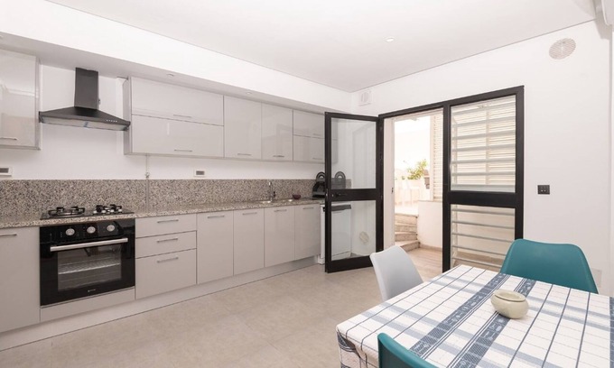 La Marsa Apartment | Unforgettable Stay at Gustave Flaubert - Top Rated & Family-Friendly