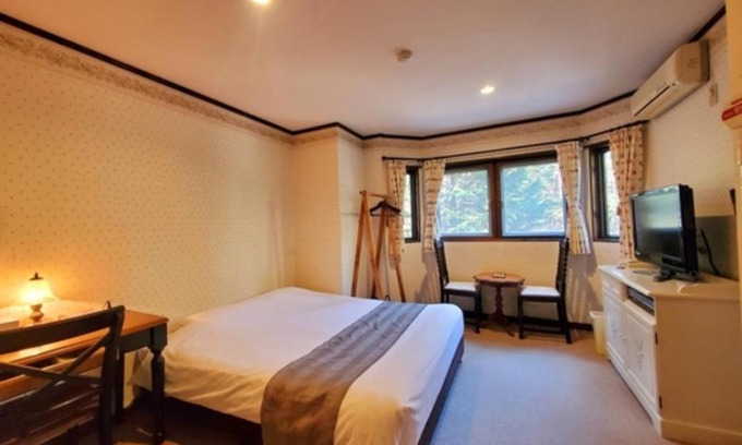 Fujikawaguchiko Hotel | Gusthof Lumiere - Child Friendly Getaway with Perfect Score
