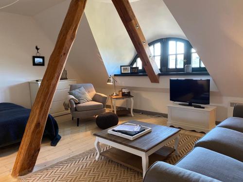 Blowatz Apartment | Charming Gut Alt Farpen Ferienwohnung with Oceanfront Views
